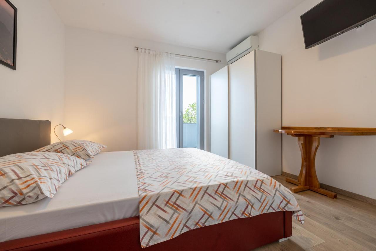 Family Apartments - Guesthouse Vranjes Makarska Ngoại thất bức ảnh