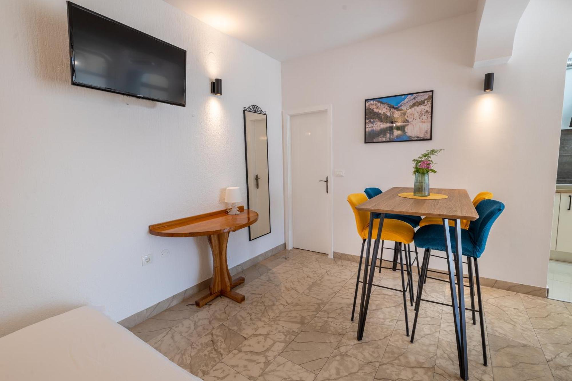 Family Apartments - Guesthouse Vranjes Makarska Phòng bức ảnh